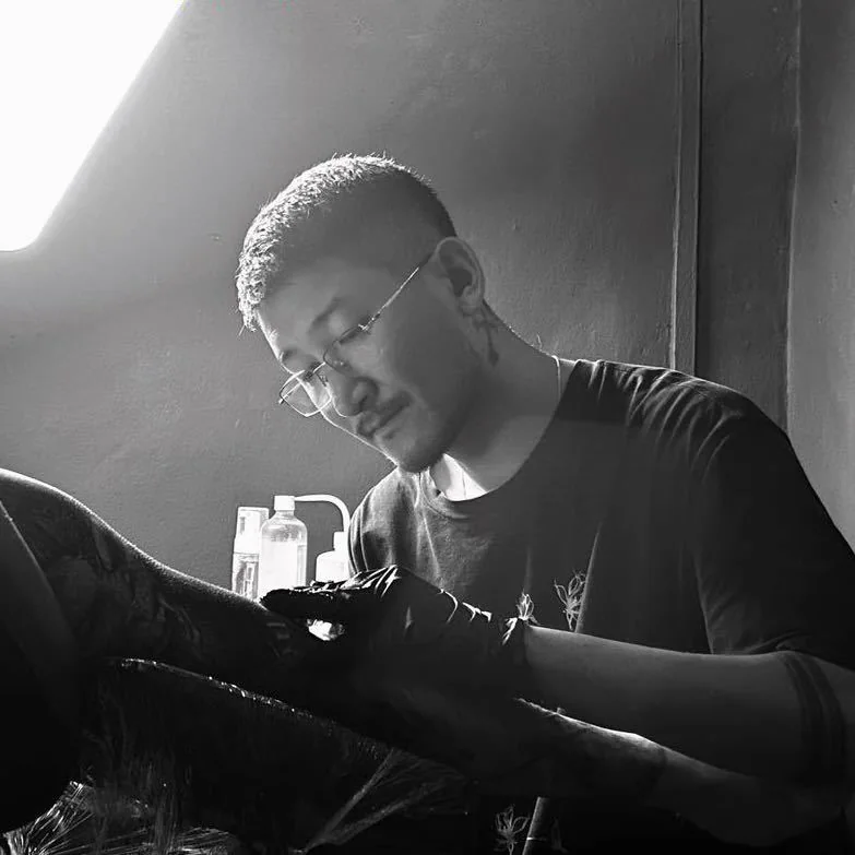 Yuyi working on a tattoo at his Geylang studio in Singapore